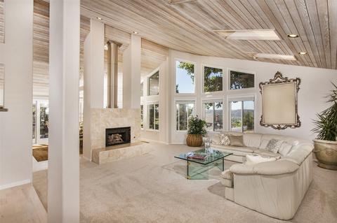 2910 Managua Pl, Carlsbad, CA 92009 photo 4