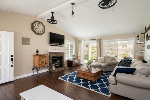 1989 Longfellow Rd, Vista, CA 92081 photo 2