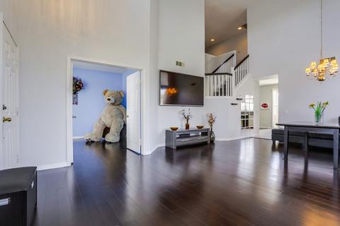 3976 Escala Cv, Oceanside, CA 92058 photo 2