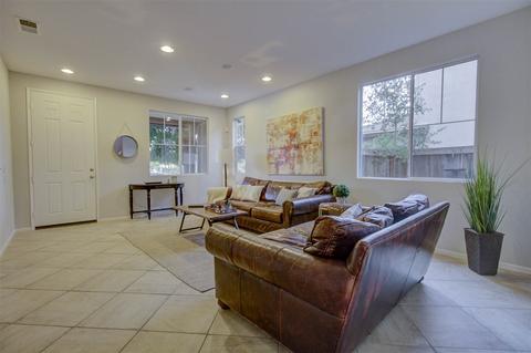 1059 Greenway Rd, Oceanside, CA 92057 photo 4