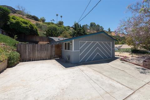 2437 Sarbonne Dr, Oceanside, CA 92054 photo 21