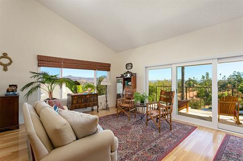 220 Cranston Crst, Escondido, CA 92025 photo 2
