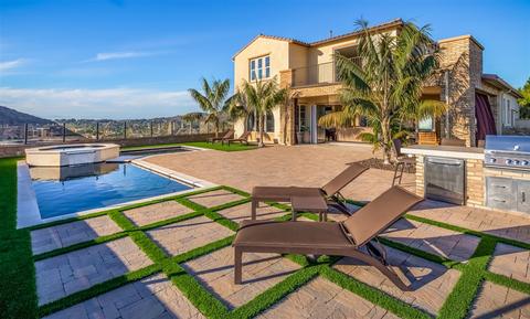 7111 Sitio Caliente, Carlsbad, CA 92009 photo 2