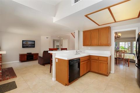711 Foxwood Dr, Oceanside, CA 92057 photo 9