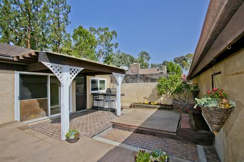 10022 Nuerto Ln, Spring Valley, CA 91977 photo 6