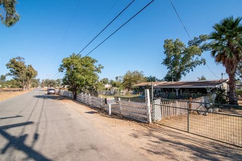1890 Walnut St, Ramona, CA 92065 photo 2