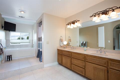 2559 Summit Dr, Escondido, CA 92025 photo 23