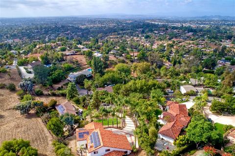 311 Rockhill Rd, Vista, CA 92084 photo 3
