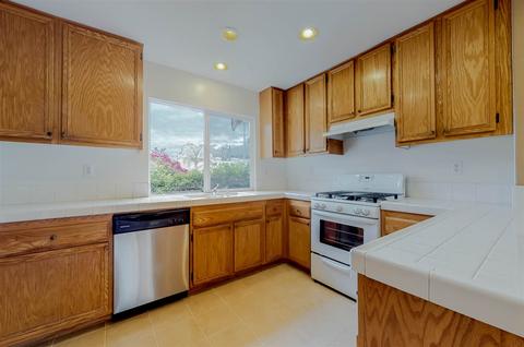 825 Socin Ct, Escondido, CA 92027 photo 6