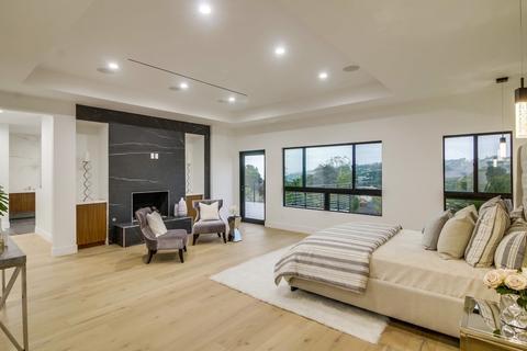 2695 Hidden Valley Rd, La Jolla, CA 92037 photo 17