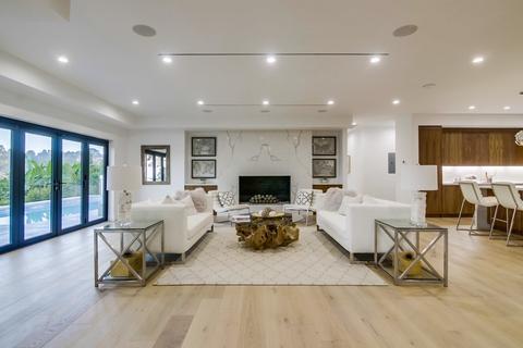 2695 Hidden Valley Rd, La Jolla, CA 92037 photo 5