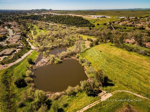 823 Inverlochy, Fallbrook, CA 92028 photo 2