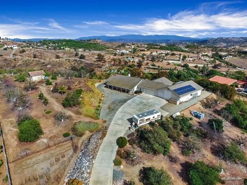 6416 Lago Grande Dr, Bonsall, CA 92003 photo 1