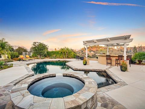 951 River Oaks Ln, Fallbrook, CA 92028 photo 2