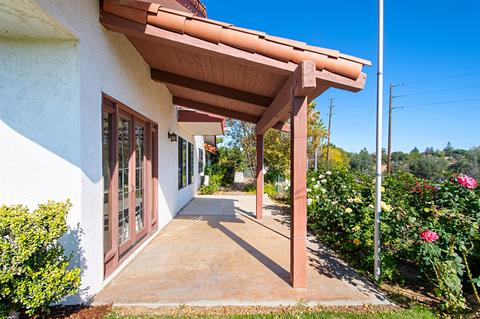 906 Ridge Hts, Fallbrook, CA 92028 photo 2
