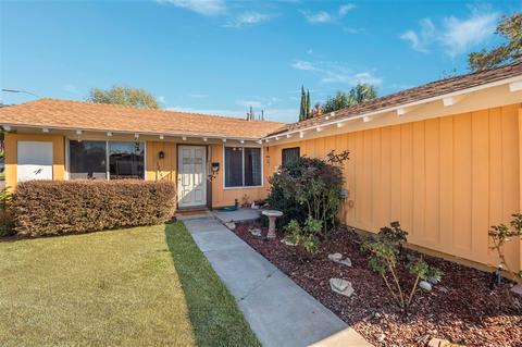 12955 Gate Dr, Poway, CA 92064 photo 2
