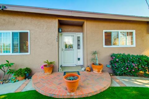 1586 Sunrise Dr, Vista, CA 92084 photo 3
