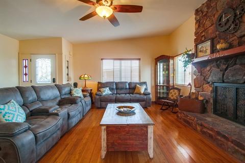 1586 Sunrise Dr, Vista, CA 92084 photo 4