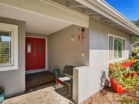 10858 Avenida Roberta, Spring Valley, CA 91978 photo 2