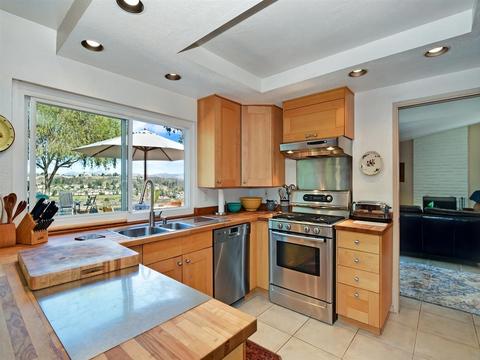 10858 Avenida Roberta, Spring Valley, CA 91978 photo 5