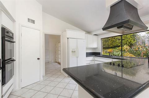 8215 Caminito Lacayo, La Jolla, CA 92037 photo 6