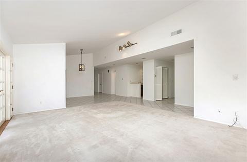 8215 Caminito Lacayo, La Jolla, CA 92037 photo 13