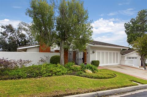 8215 Caminito Lacayo, La Jolla, CA 92037 photo 10