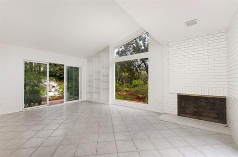 8215 Caminito Lacayo, La Jolla, CA 92037 photo 4