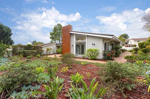 8215 Caminito Lacayo, La Jolla, CA 92037 photo 21