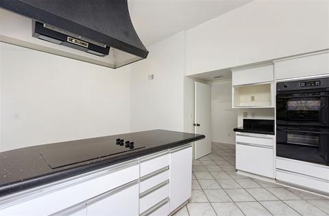 8215 Caminito Lacayo, La Jolla, CA 92037 photo 14