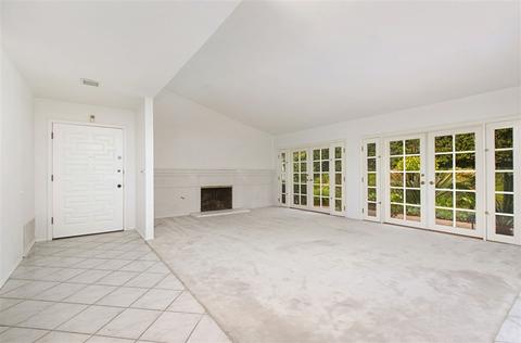 8215 Caminito Lacayo, La Jolla, CA 92037 photo 3