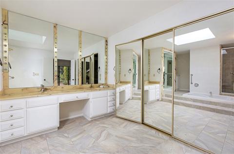 8215 Caminito Lacayo, La Jolla, CA 92037 photo 11