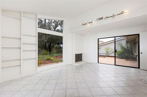 8215 Caminito Lacayo, La Jolla, CA 92037 photo 9