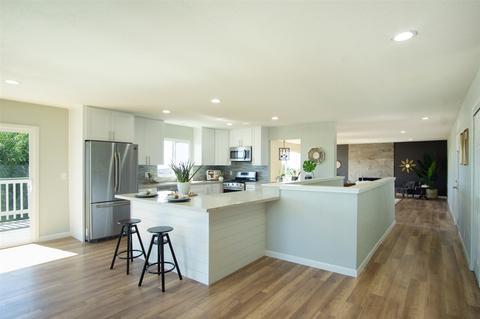 2268 Esplendido Ave, Vista, CA 92084 photo 9
