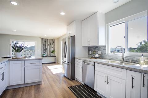 2268 Esplendido Ave, Vista, CA 92084 photo 7