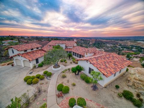 2120 Elevado Rd, Vista, CA 92084 photo 2