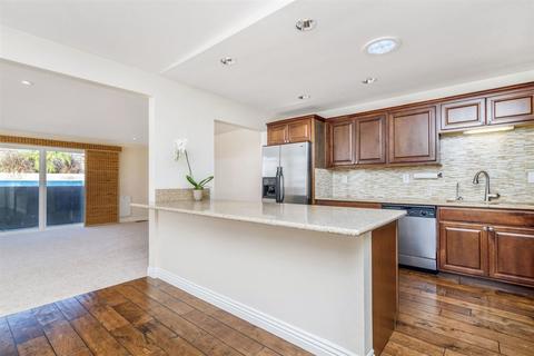 546 Clarence Ln, Escondido, CA 92029 photo 4