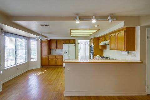1337 Clear Crest Cir, Vista, CA 92084 photo 7