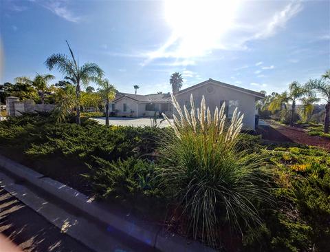 640 Altamira Ct, Vista, CA 92081 photo 2