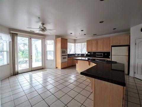 640 Altamira Ct, Vista, CA 92081 photo 12