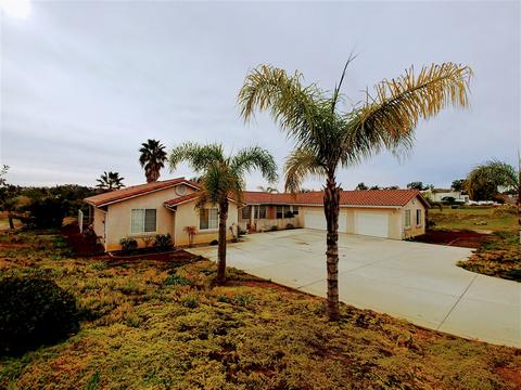 640 Altamira Ct, Vista, CA 92081 photo 23