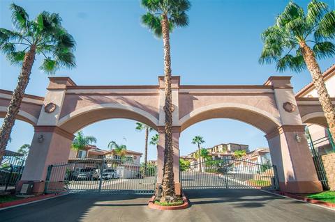 2708 Lake Pointe Dr #213, Spring Valley, CA 91977 photo 2