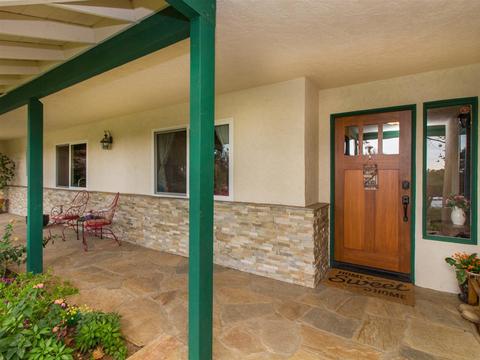 1942 Winterwarm Dr, Fallbrook, CA 92028 photo 2