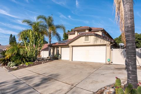360 Apollo Dr, Vista, CA 92084 photo 2