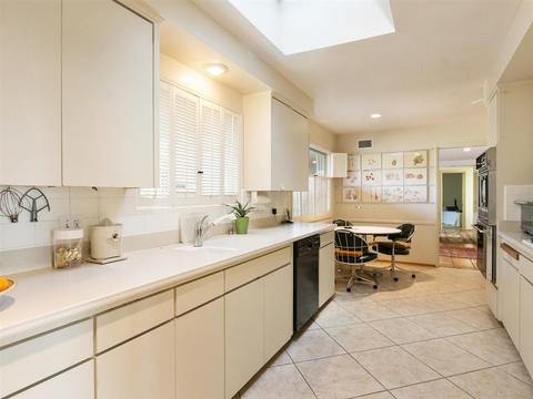 1073 Skylark Dr, La Jolla, CA 92037 photo 17