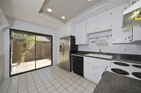 3261 Caminito Ameca, La Jolla, CA 92037 photo 8