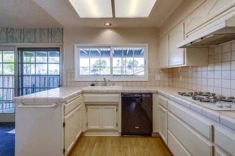 620 Lynnette Cir, Vista, CA 92084 photo 10