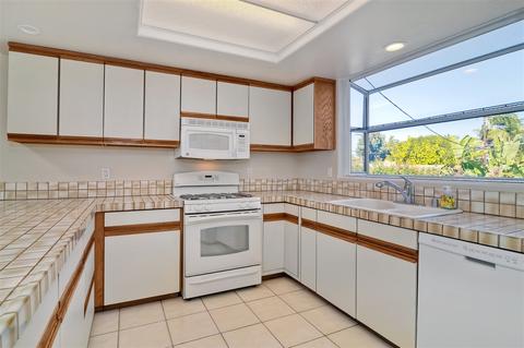2015 Edinburg, Cardiff, CA 92007 photo 21