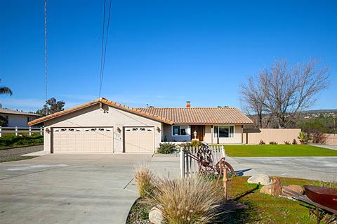 1774 Roble Grande Rd, Alpine, CA 91901 photo 2