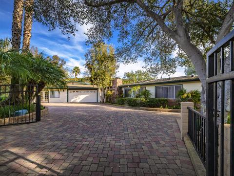 2923 Canonita Dr, Fallbrook, CA 92028 photo 2